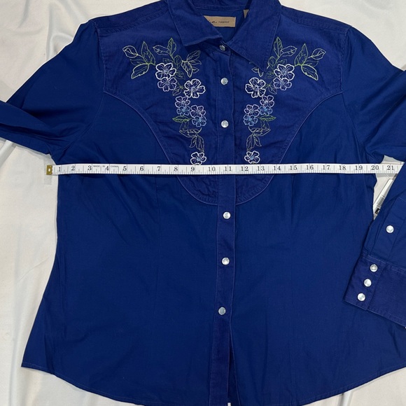 Western Floral Embroidered Country Button-Down Shirt in Blue-  Cowgirl- NWT - Picture 5 of 13